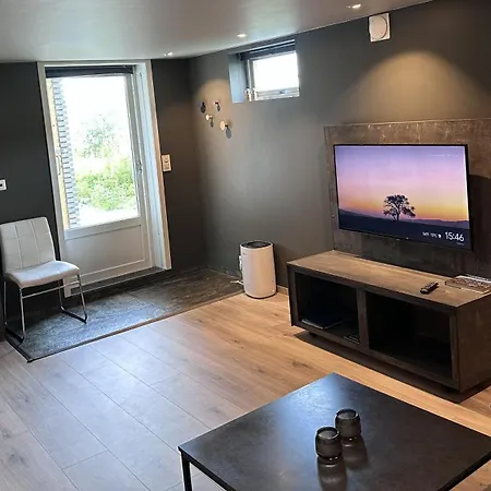 Small And Cozy For 2 People! Тромсё